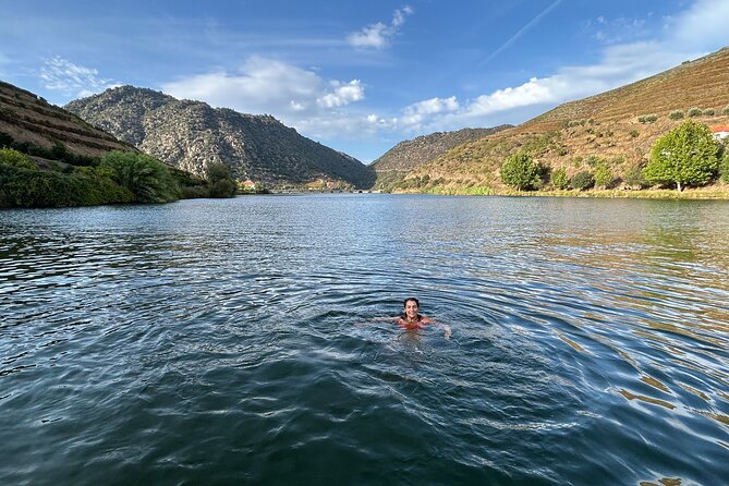 4H Private Boat Trip on the Douro River - Feel the Nature - The 1.5-hour cruising stretch: photos, your playlist, and Port toast