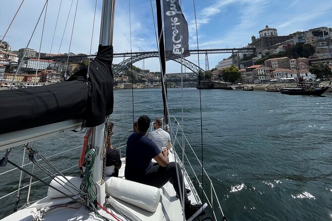 Charming tour of the Douro on a shared sailboat for up to 8 people - Onboard tastings, the Douro wine and Portuguese bites that make it worth the money