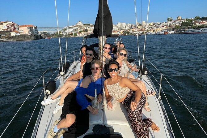 Charming tour of the Douro on an exclusive sailboat for up to 8 people - Meeting point in Gaia: where you start and why it’s convenient