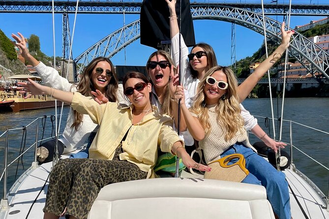 Charming tour of the Douro on an exclusive sailboat for up to 8 people - The 2.5-hour loop: Douro estuary reserve to Ribeira do Porto