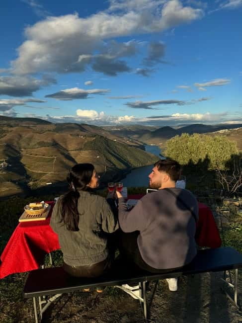 Douro offroad experience: visit to a winery and a picnic - The typical Douro village stop: context you can feel in real time