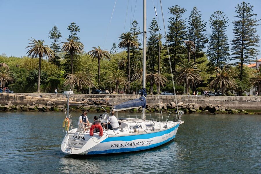 Douro River Cruise with Cheese & Tonic Porto in a Sailboat - FAQ
