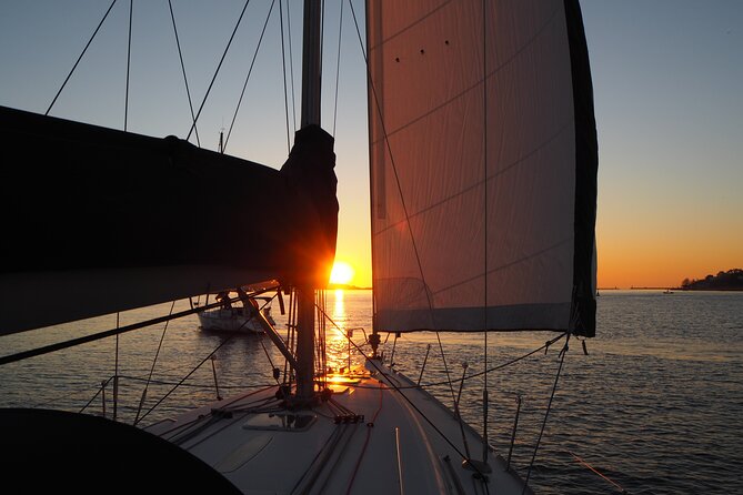 Douro Sunset Sailboat Experience in Porto - How the guide turns sightseeing into a real story