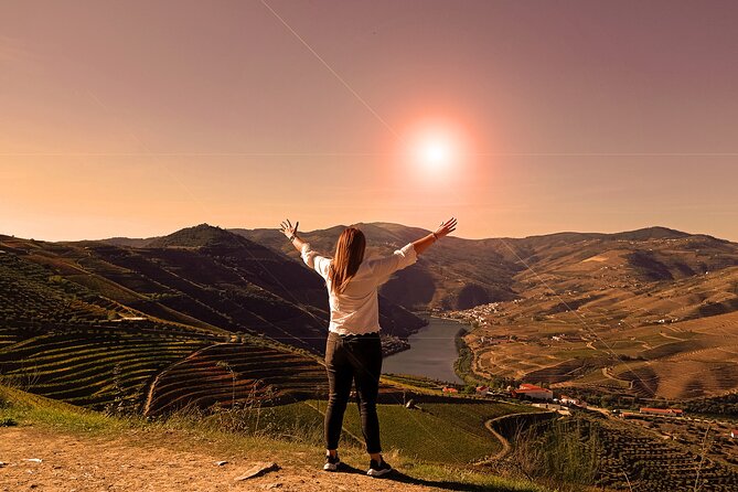 DOURO TOURS - Premium Tour - Pinhão Railway Station and its guided tile moment