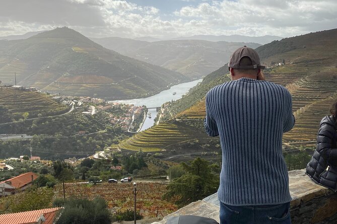 Douro Valley: A Half-Day Tour with visit, tastings & 1-h Cruise - Meeting Point in Porto: Starting Smoothly at R. de Mouzinho da Silveira
