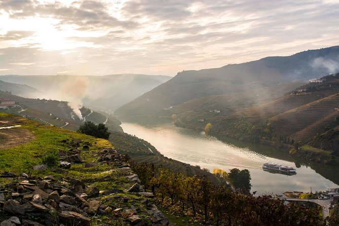 Douro Valley and Régua Panoramic Cruise with Lunch from Porto - Outside for views, inside for comfort: how to plan your day on the water