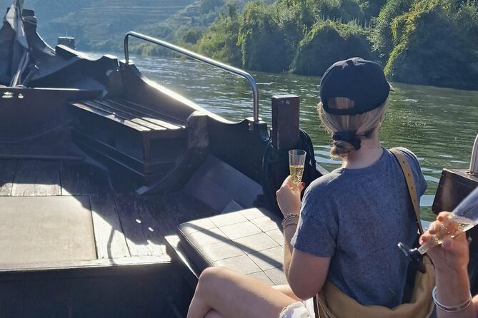 Douro Valley-Expert Guide-Boat-Lunch-Tastings-Offer wine bottle - Lunch in Pinhão: Northern Portuguese food with unlimited Douro DOC