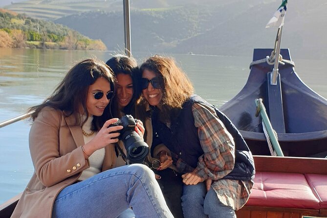 Douro Valley-Expert Guide-Boat-Lunch-Tastings-Offer wine bottle - Two winery visits: Port focus, Douro DOC tastings, and olive oil