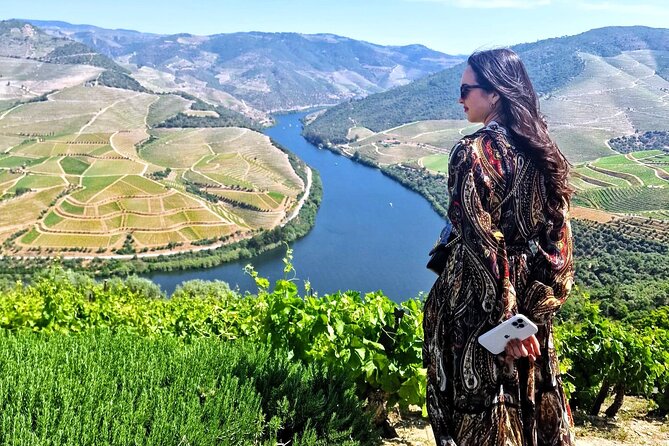 Douro Valley-Expert Guide-Boat-Lunch-Tastings-Offer wine bottle - Porto to the Douro viewpoint, via Amarante and the Serra do Marão tunnel