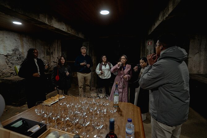 DOURO VALLEY: Lunch in a winery, tastings & 1-h private boat tour - Pinhão boat cruise: the best way to see terraced vineyards