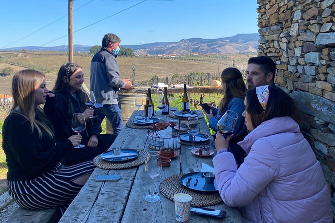 DOURO VALLEY: Lunch in a winery, tastings & 1-h private boat tour - Peso da Régua: the scenic road and your lunch moment