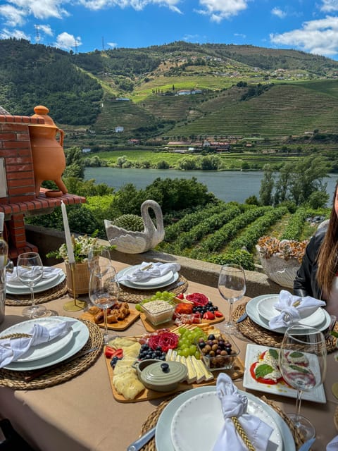 Douro Valley: Olive Oil & Wine Tour with Boat & Lunch - Quinta das Carvalhas and the Douro plus Port finale
