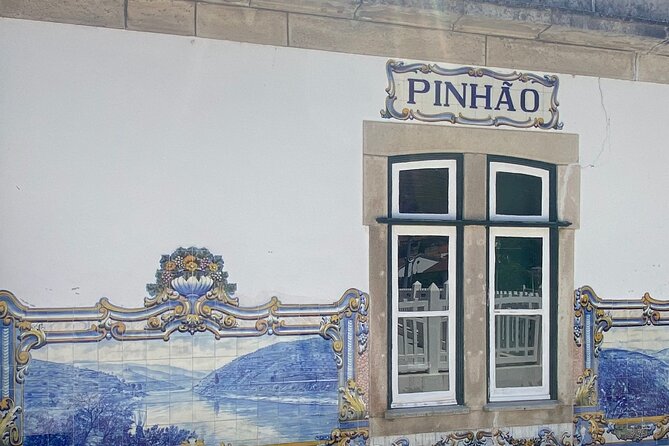 Douro Valley Private Tour: 2 Farms, Lunch & Boat Trip - Régua village break: time to breathe, grab photos, and maybe breakfast