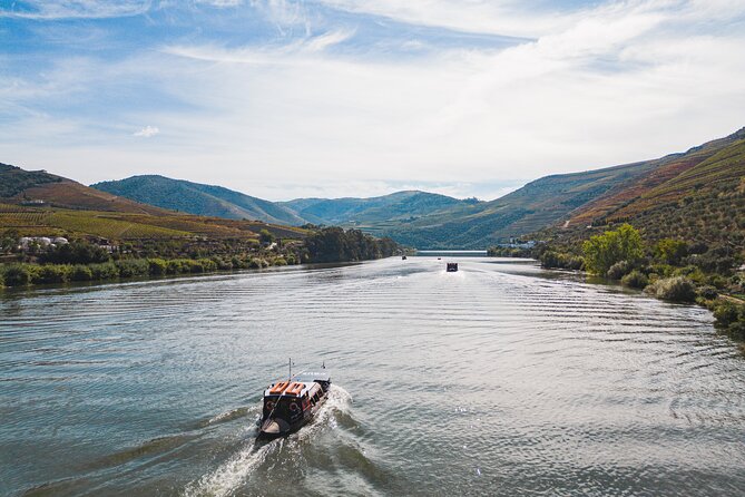 Douro Valley: Rabelo Boat Tour with Audio Guide - Why a Rabelo Boat Tour from Pinhão Fits the Douro Best