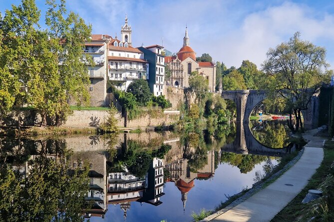 Douro Valley Tour: Wine Tasting River Cruise and Lunch from Porto - Largo do Actor Dias pickup, and how to find it without stress