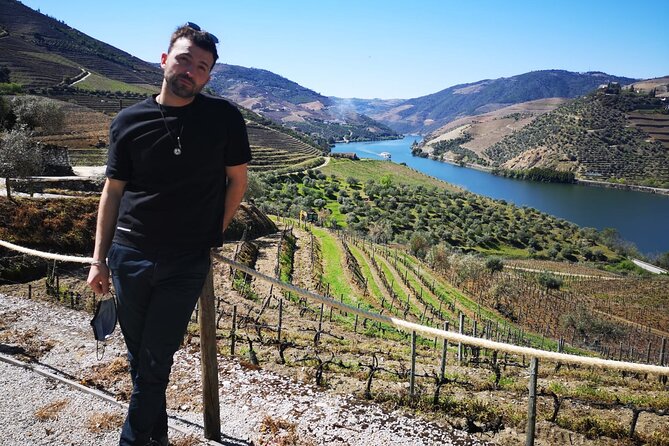 Douro Valley Wine Tour Private Group, 1h Cruise, Lunch from Porto - Meeting at Praça da Batalha and How the Day Starts Smooth