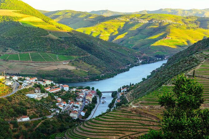 Driver with Private Vehicle in the Douro Valley - Stop 3: Pinhão and Cais do Pinhão, the Douro River heart