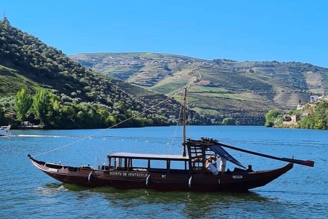 Experience in the Douro: Tua de Rabelo, Quinta, Tasting and Lunch - Portuguese lunch in Pinhão: where the day slows down