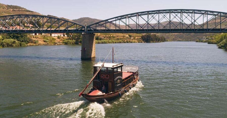 From Pinhão: Douro Valley Rabelo Boat Tour with Audio Guide - Where you meet the boat in Pinhão, and how to avoid first-minute stress