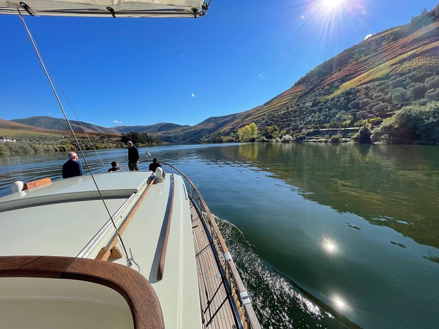 From Pinhão: Private Yacht Cruise along the Douro River - The Pinhão part: your guided start, then straight to cruising