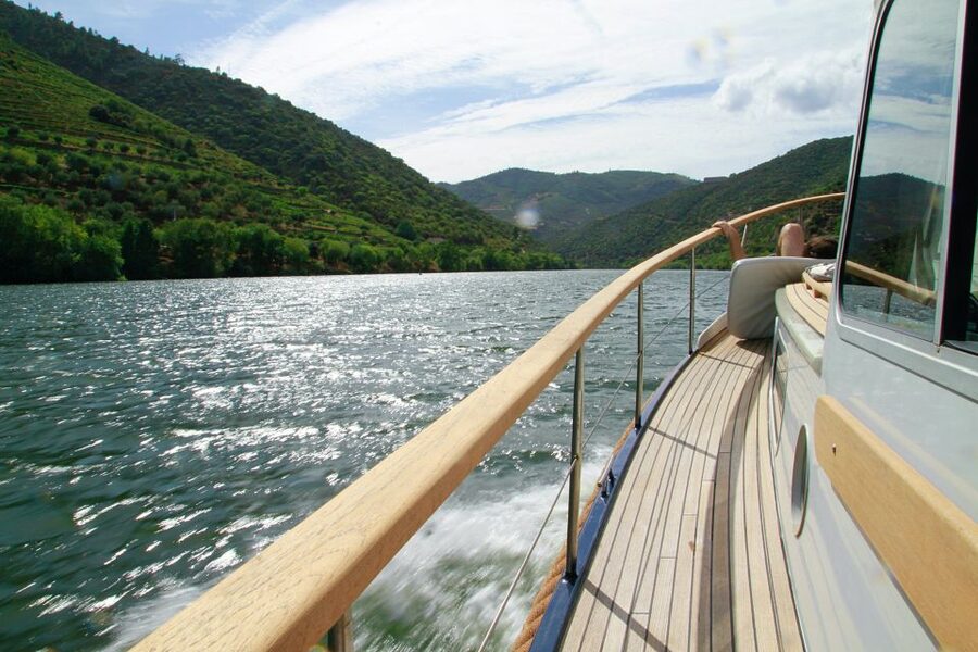 From Pinhão: Private Yacht Cruise along the Douro River - How the cruise time changes your experience (1 hour vs 4 hours)