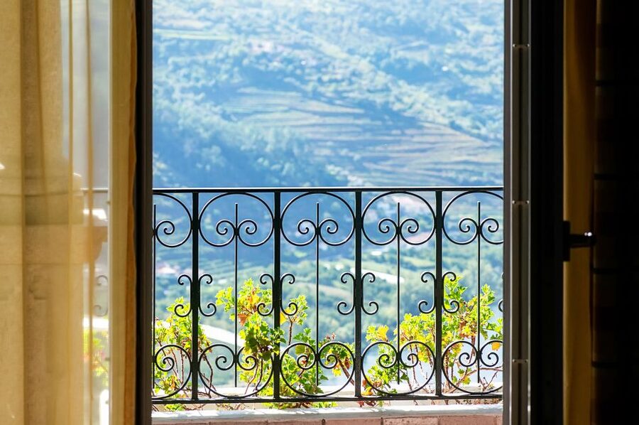 From Porto: Douro Valley w/ Boat Tour, Wine Tasting & Lunch - N222 Scenic Drive and Viewpoints: How to Get Great Photos Without Losing the Day