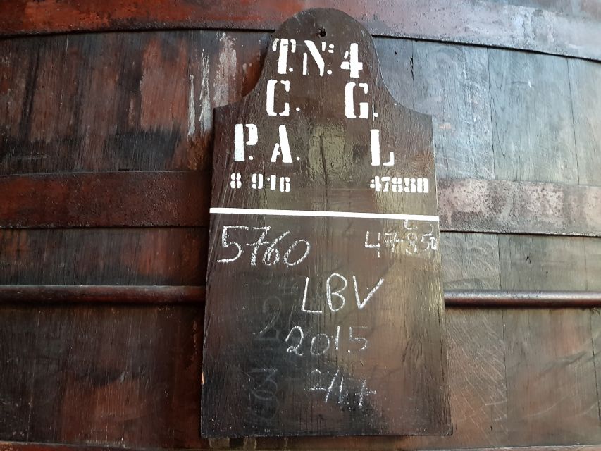 From Porto: Premium Douro Valley 4 Vineyards Tour with Lunch - Midday rhythm: sightseeing time before lunch