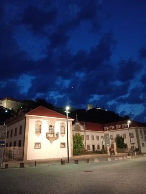 Lamego: Guided night tour - Meeting at Praça da Sé, near the Lamego Cathedral zone