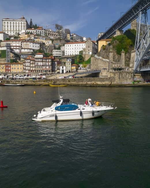 Luxury Douro Yacht Tour: Scenic Views & Complimentary Drinks - Seating and Comfort on a Private Yacht for Up to 8 People