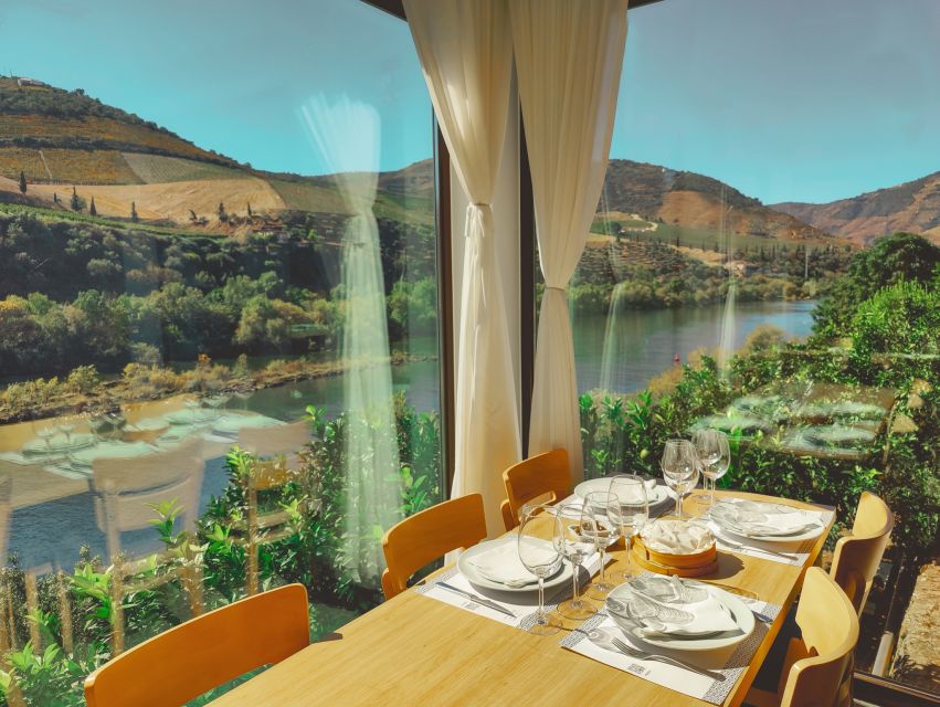 Pinhão: Douro River Boat Tour with Lunch - The scenic reset: transferring from boat to restaurant and back on time