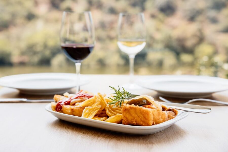 Pinhão: Douro River Boat Tour with Lunch - 1h15 on the Douro River: the cruise that sets the tone