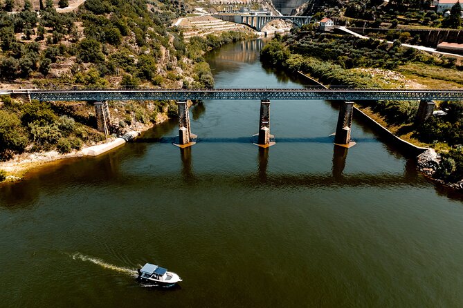 Pinhão: Douro River Cruise with Lunch Included - Guides like Jesus and Maria make the difference, not just the sights