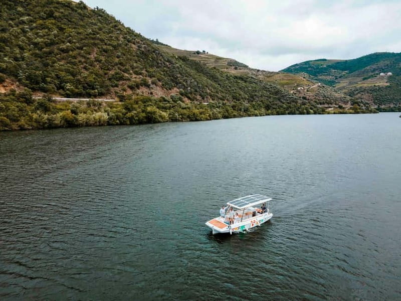 Pinhão: Douro River Solar Boat Tour with Wine Tasting - Comfort, noise control, and photo moments that don’t feel rushed