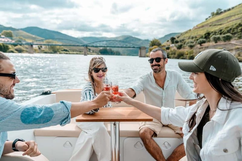Pinhão: Douro River Solar Boat Tour with Wine Tasting - Boarding Daurum Solar Boats: what the solar experience feels like