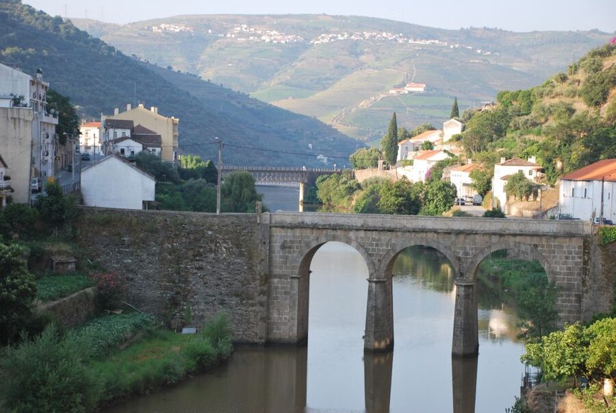 Pinhão: Douro Valley Rabelo Boat Tour and Kayak Experience - Self-Paced Freedom on the Water, With Real-World Considerations