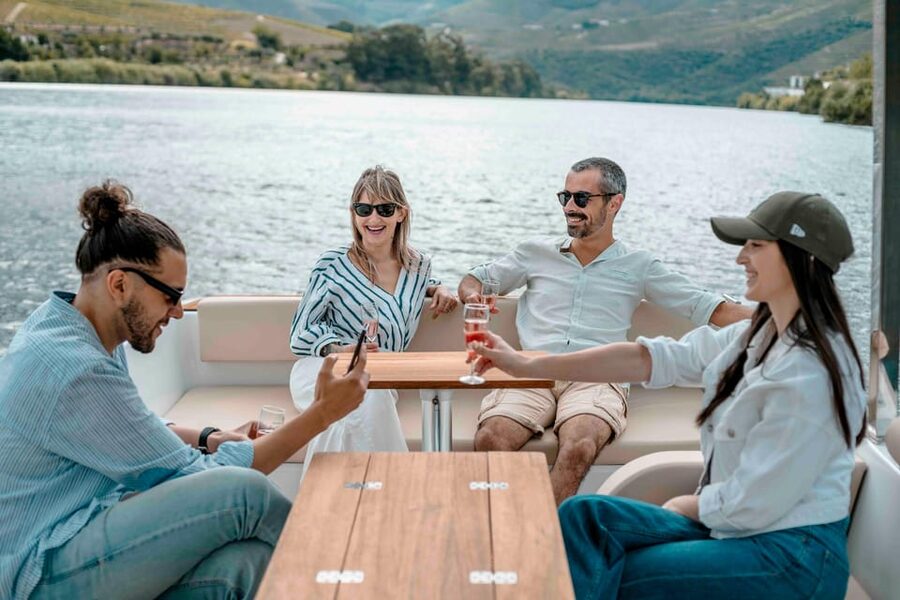 Pinhão: Private Electric Boat Tour 1h- Wine Tasting Included - Should you book this private solar boat with wine tasting?
