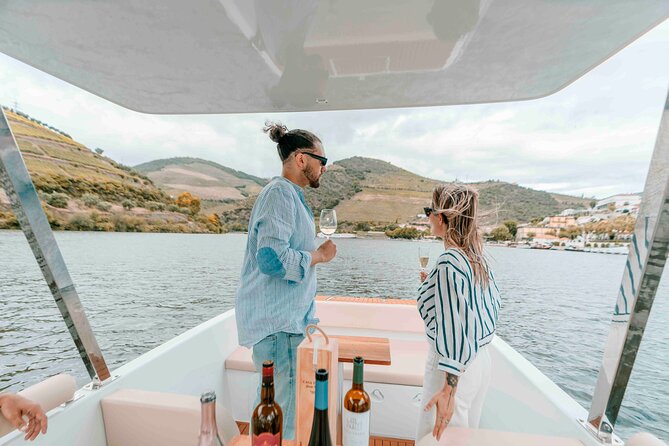 Pinhão: Private Electric Boat Tour 2h| Wine Tasting Included - How a customizable private route changes your whole tour