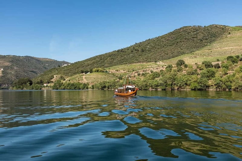 Pinhão: Rabelo Boat Cruise with a Port Tasting at a Winery - Pinhão to Romaneira on a Rabelo boat: the real view in 1 hour