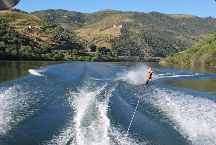Pinhão: River Douro Speedboat Tour with Water Sports - Pinhão speedboat water sports and why the Douro makes it so fun