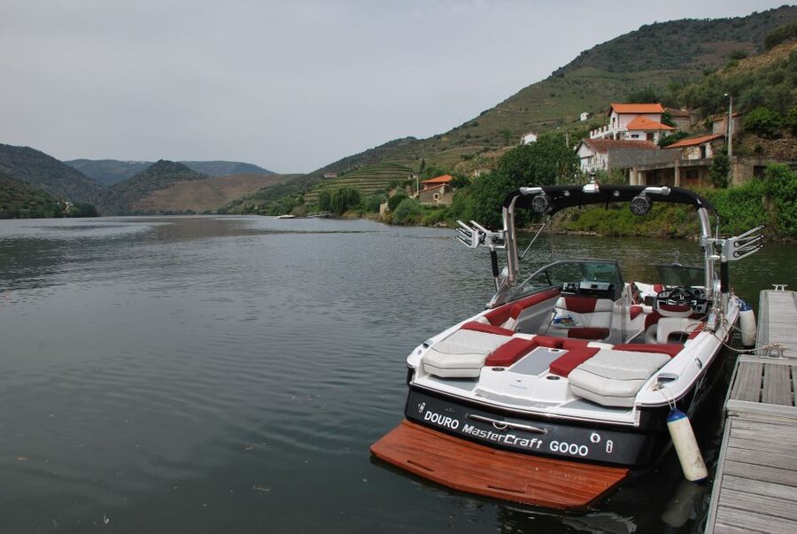 Pinhão: River Douro Speedboat Tour with Water Sports - The Mastercraft X25 ride: speed, comfort, and what the “private” part changes