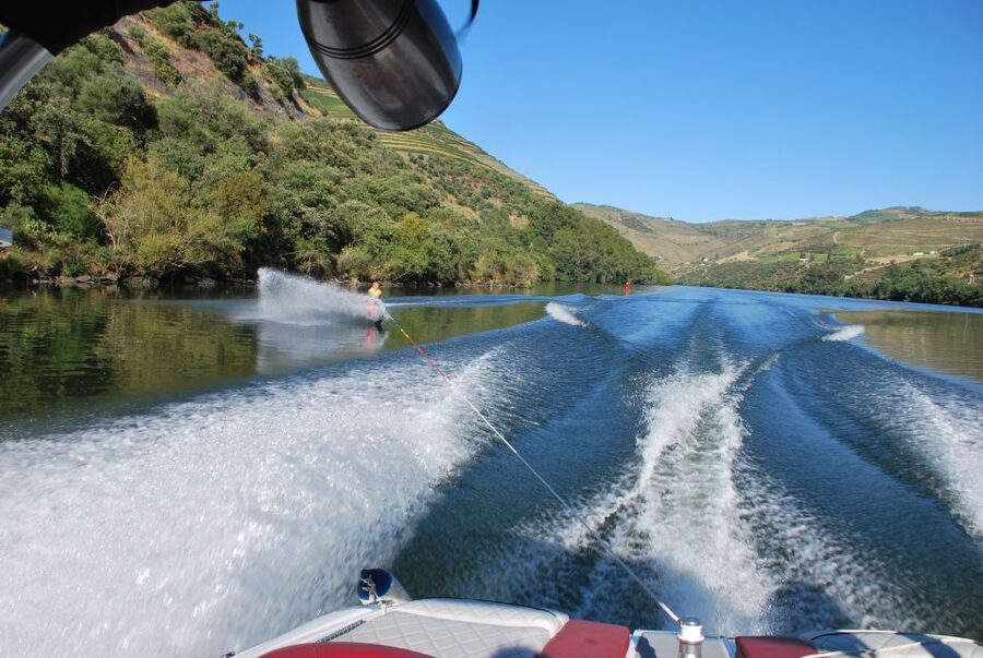 Pinhão: River Douro Speedboat Tour with Water Sports - Who should book this Pinhão Douro speedboat session