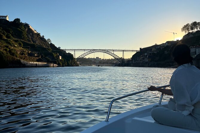 Porto: 2h Private Tour (1 to 6 people) on the Douro River with a local - The guide experience: stories that make the river feel personal