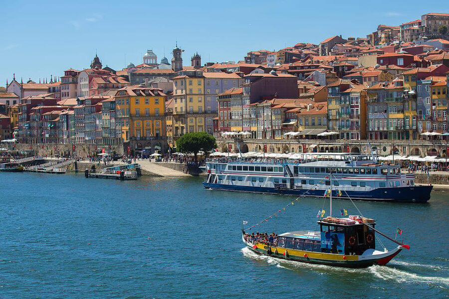 Porto: 50-Minutes Rabelo Boat Cruise on the Douro River - Where You Board on Gaia: Restaurante Bacalhoeiro Is Your Anchor