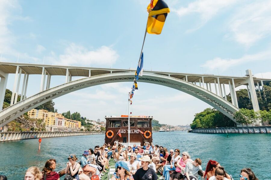 Porto: 6 Bridges Douro River Cruise - Porto and Gaia in one river loop, powered by six bridges