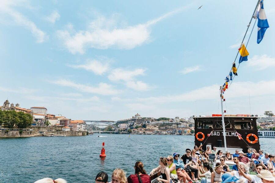 Porto: 6 Bridges Douro River Cruise - Guides and audio: the difference between hearing and understanding