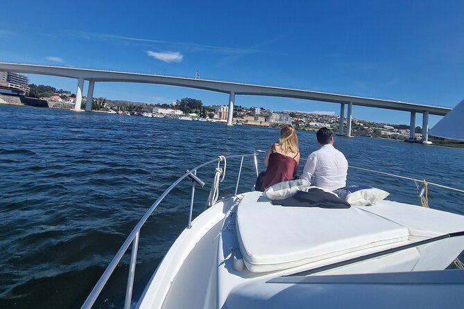 Porto: 6 bridges tour, Douro river with 4 Port Wine tasting - Getting There: The Vila Nova de Gaia Meeting Point
