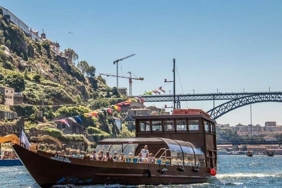 Porto: A la carte lunch + Douro River cruise - What you see on the Douro cruise: bridges, river, and ocean distance