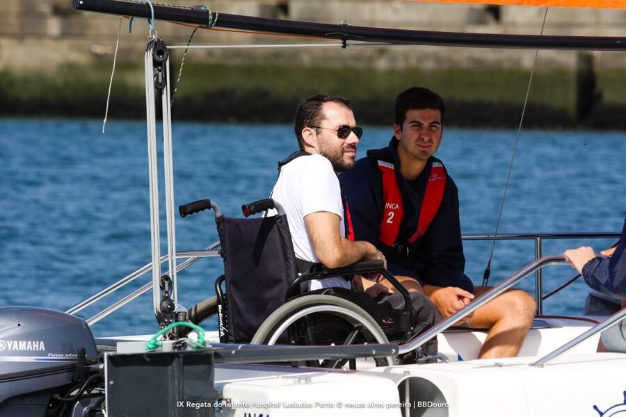 Porto: Accessible Sailing Tour on the Douro river - Sailing Toward Foz do Douro: How the 2.5 Hours Play Out