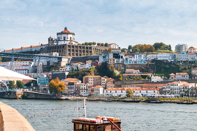 Porto and Gaia: Walking Tour of Douro's Two Riversides - Crossing the Douro on foot into Gaia