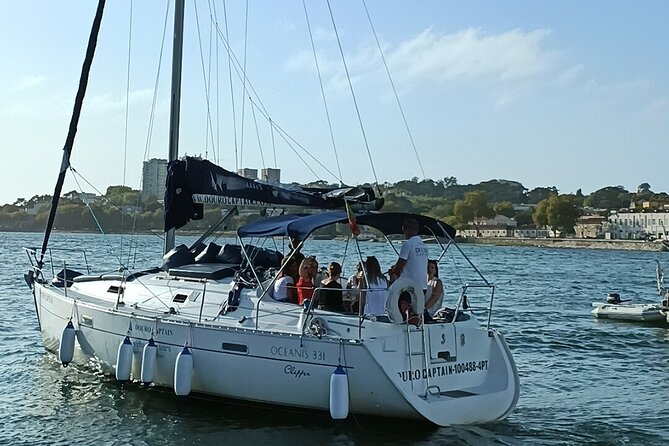 Porto: Cruzeiro privado rio douro até 8 pessoas com wine tasting - From Gaia Marina to Porto’s Bridge Views